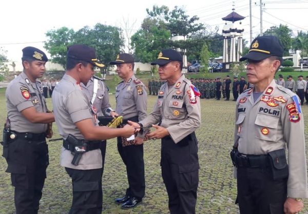 Kapolres Lampung Utara Reward Prestasi Tiga Kapolsek