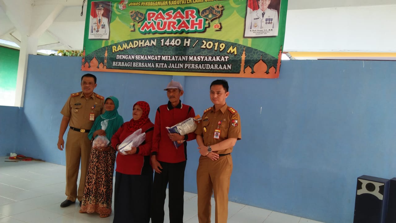 Stabilkan Harga Sembako, Pemkab Lampura Gelar Pasar Murah