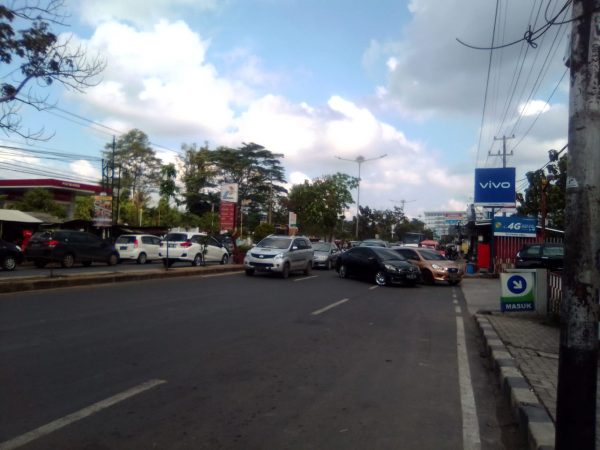 Antrian Pengisian SPBU Berebut BBM Premium di Bandar Lampung Mengganggu Jalur Mudik