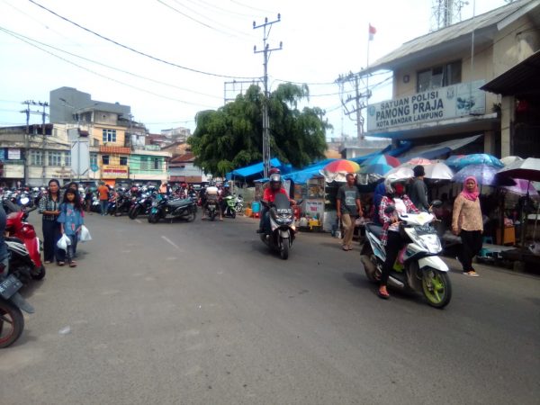 Pedagang Musiman di Lapak Trotoar Pasar Bambu Kuning Sewa Rp700-Rp1 Juta Perbulan?