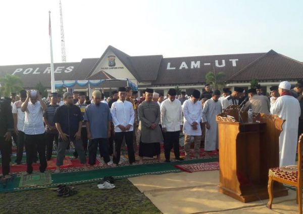 Polres Lampung Utara Gelar Sholat Idul Fitri 1440 H dan Open House