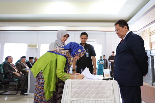 Pj. Gubernur Boytenjuri Pimpin Terima Jabatan Ketua TP PKK dan Dekranasda Provinsi Lampung