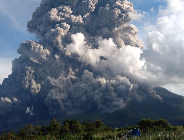 Abu Vulkanik Gunung Sinabung  Sampai Aceh Selatan