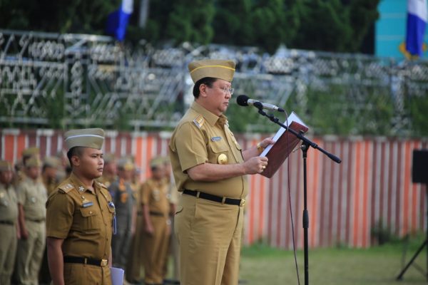 Jadi Pembina Upacara Bulanan, Pj. Gubernur Boytenjuri Sampaikan Selamat Hari Raya Idul Fitri