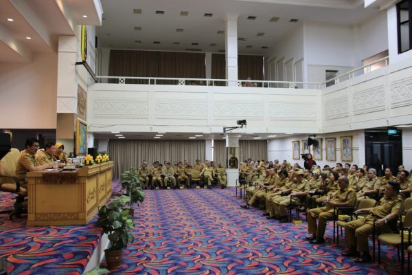 Pj. Gubernur Boytenjuri Lakukan Briefing Eselon II dan III