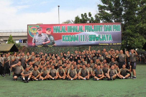 Ratusan Prajurit Korem 044/Gapo Halal Bihalal Dengan Pangdam II/Sriwijaya