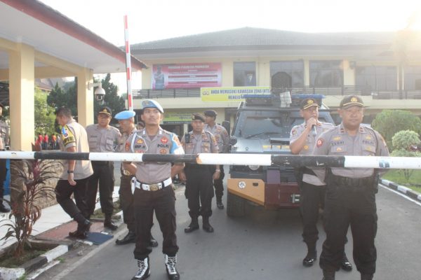 Antisipasi Tindak Serangan Polres Cilegon Latihan Sistem Pengamanan Mako