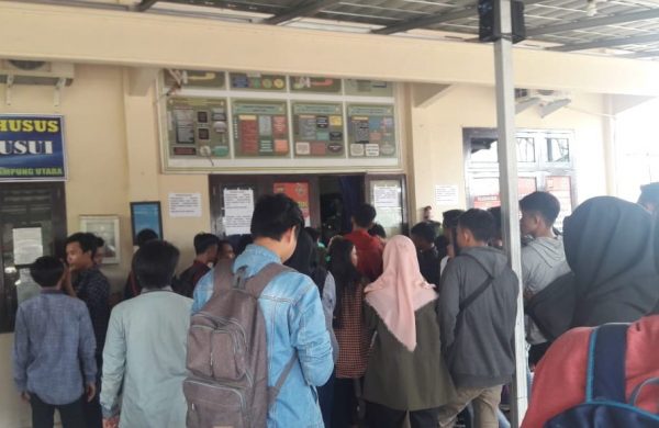 Ramai Pemohon, Polres Lampung Utara Layani Pemohon SKCK Hingga Pukul 21.00 Malam