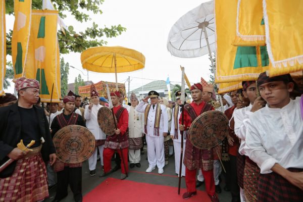Ribuan ASN Pemprov dan Masyarakat Lampung Sambut Kedatangan Arinal dan Nunik di Mahan Agung