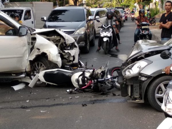 Kakek Bawa Pajero Terlibat Kecelakaan Beruntun dengan Sipir Lapas Tanggamus di Depan Kantor DPRD Kota Bandar Lampung