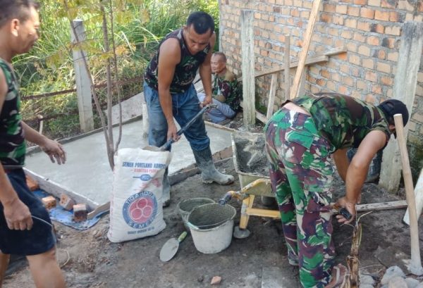 Kodim 0404/Muara Enim Realisasikan Karya Bakti Program Sejuta Jamban Untuk Keluarga Kurang Mampu