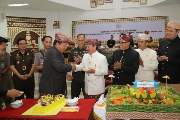 Hadiri Paripurna DPRD Kota Bandar Lampung, Arinal Dukung Percepatan Pembangunan Infrastruktur di Bandar Lampung