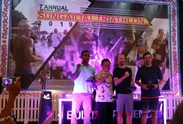 Marinir Beruang Hitam Juara I International Sungai Liat Triathlon 2019