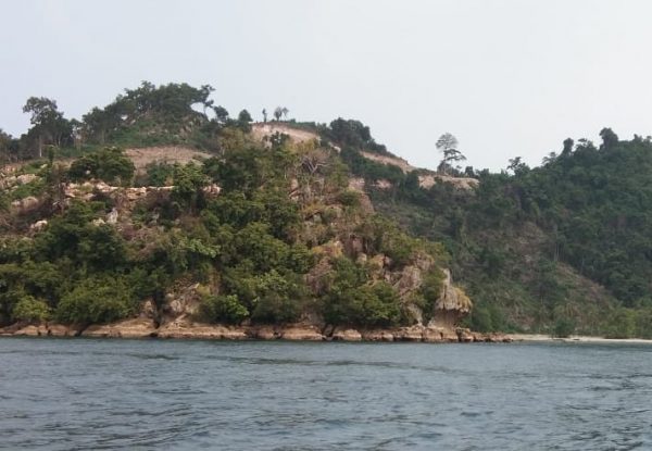 Reklamasi dan Pengerukan Bukit Pulau Tegal Mas di Laporkan ke Polda?