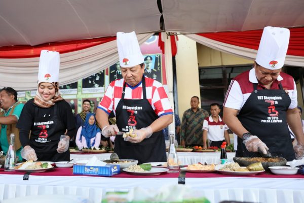 Arinal dan Nunik Ikut Lomba Masak Meriahkan HUT Bhayangkara ke-73
