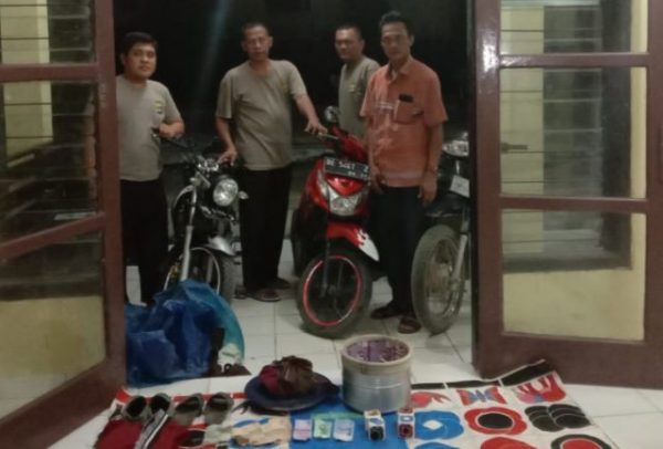 Polsek Semaka Gerebek Lokasi Judi Koprok, Pelaku Lolos Lapak dadu dan Motor DiamankanAmankan
