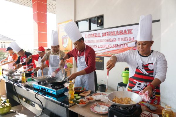 Jadi Koki Dadakan, Plt Bupati Lamsel dan Forkopimda Lomba Masak Nasi Goreng