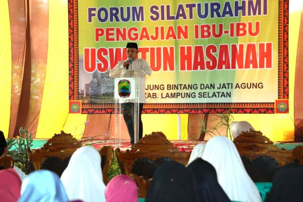 Plt Bupati Lamsel Hadiri Pengajian Akbar Uswatun Hasanah