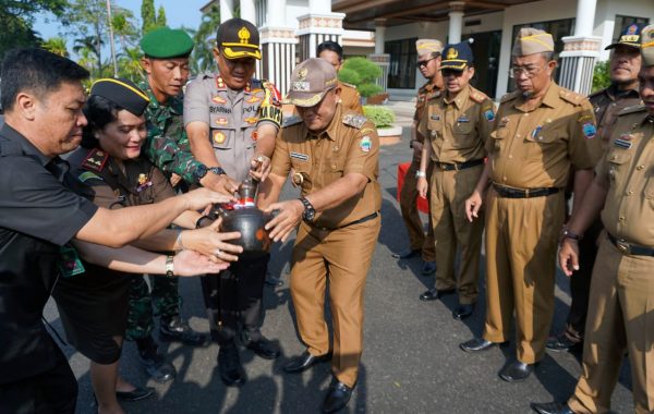 H-2, Pemkab Lamsel Mulai Distribusi Logistik Pilkades Serentak Ke Kecamatan
