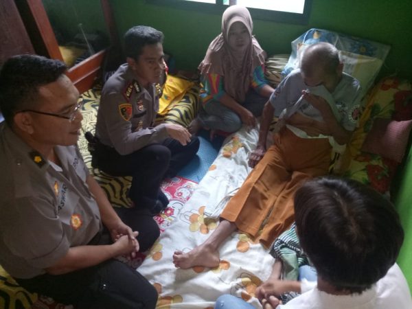 HUT Bhayangkara ke 73, Kapolres Lampung Utara Anjangsana ke Purnawirawan TNI-Polri