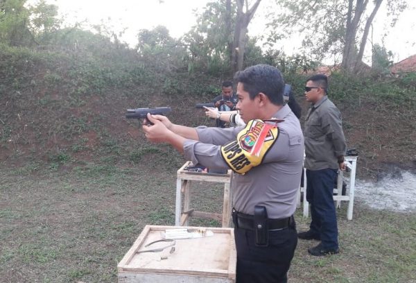 Polres Kodim dan Kejaksaan Lampung Utara Latihan Menembak