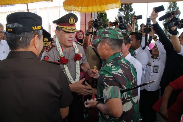 Danrem 044/Gapo Turut Sambut Kedatangan Kapolda Sumsel Irjen Pol Firli
