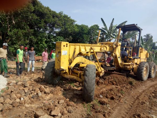 Anggota Kodim 0412/LU Persiapkan Lokasi Upacara Pembukaan TMMD ke-105