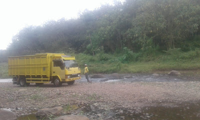 Lapor Pak Kapolda, Aliran Sungai Padang Ratu-Kawasan Register Marak Tambang Batu Ilegal?