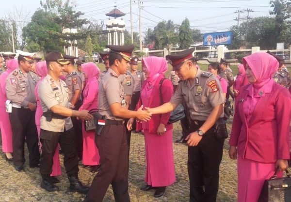Kapolres Lampung Utara Pimpin Upacara Kenaikan Pangkat 48 Personil