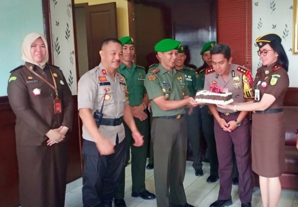 HUT Bhayangkara ke-73, Kapolres Lampung Utara Dapat Kejutan Dari Dandim dan Kajari Lampung Utara