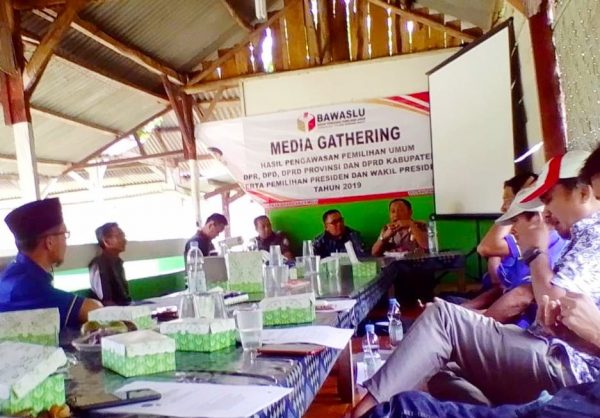 Bawaslu Tubaba Sampaikan Hasil Pengawasan Dalam Media Gathering