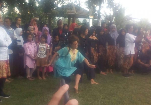 Kehadiran Bule di Celebrating Megalithic Art Jadi Perhatian Wisatawan