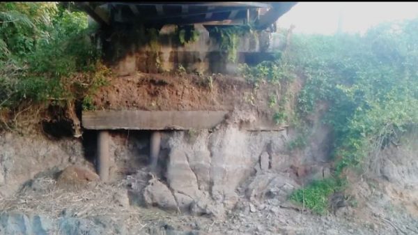 Jalan dan Jembatan Way Terusan di Tiyuh Gunung Menanti Mengkhawatirkan, Pemda Cuek?