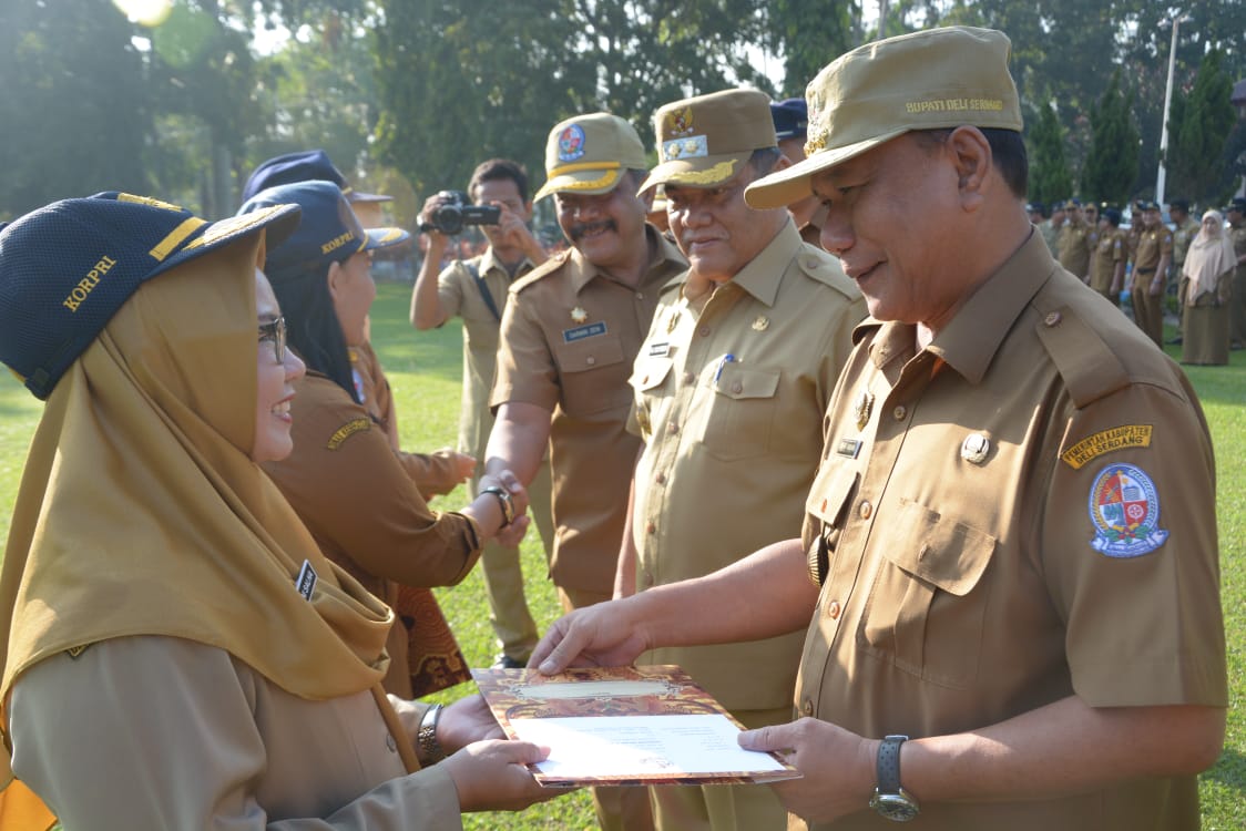 Bupati Deli Serdang H Ashari Tambunan Serahkan SK 122 CPNS di Apel Gabungan