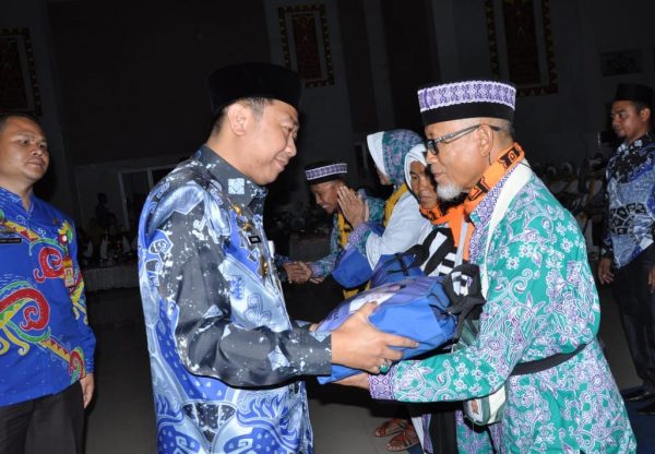 Bupati Lampung Utara Lepas Calon Jamaah Haji Gelombang Satu