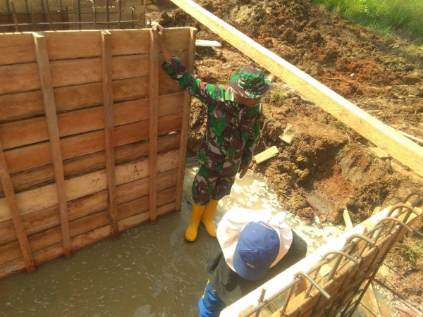 Satgas TMMD Gali Pondasi Pembangunan Box Culvert