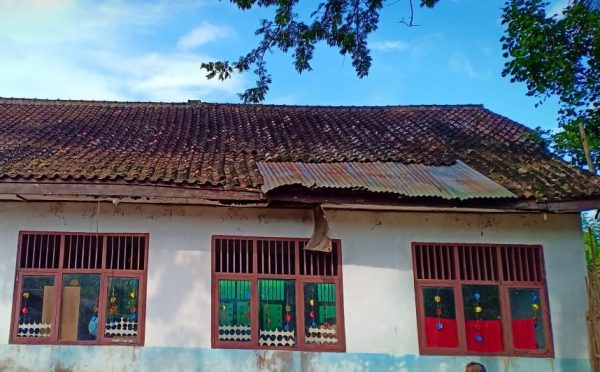 Lapor Pak Adipati Surya, Gedung Perpustakaan SD Negeri 1 Gunung Labuhan “Nyaris Roboh”
