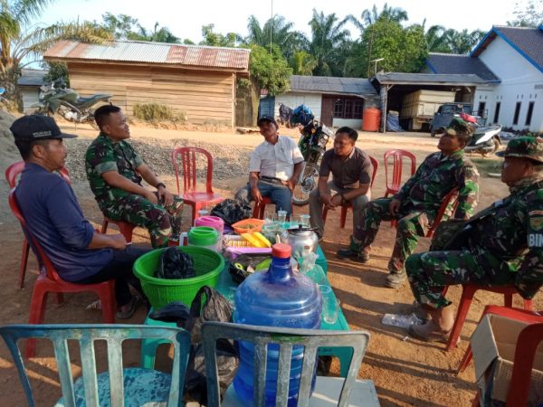 Tinjau Perehaban Mushola Al – Hamid, Danramil 401-02/Babat Toman Yakin Pengerjaan Selesai Tepat Waktu