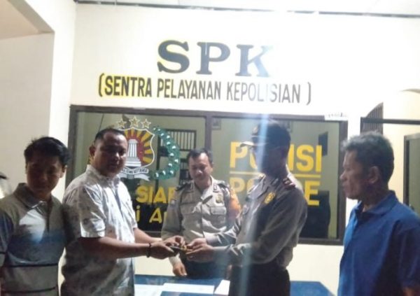 Polres Lampung Timur Terima Penyerahan Senpi Rakitan Dari Warga