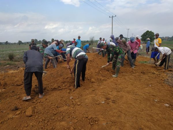 Mayor Haris Pimpin Gotong Royong Kampung Bedarou Indah