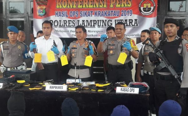 Ops Sikat Krakatau 2019, Polres Lampura Terima 22 Pucuk Senpi Rakitan dan 21 Butir Amunisi dari Masyarakat