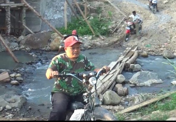 Pembangunan Jembatan Pekon Waypring Distop,  Warga Berharap Cepat Rampung?