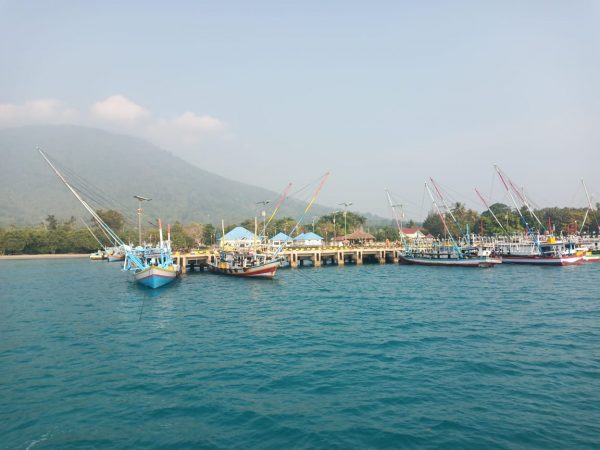 Catatan Dua Malam Menengok Aktivitas Pulau Sebesi Pasca Tsunami