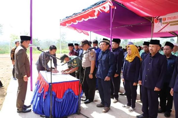 Bupati Parosil Lantik LHP 5 Pekon di Kecamatan Pagar Dewa