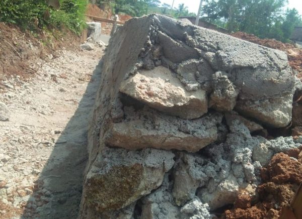 Pembuatan Siring Pasang 650 Meter Kampung Gunung Sari Rebang Tangkas Diduga Sarat Korupsi