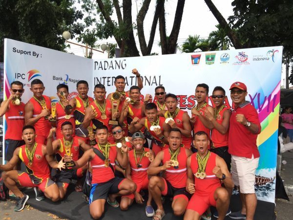 Marinir Sapu Bersih Mendali Emas Padang International Dragon Boat Festival XVII