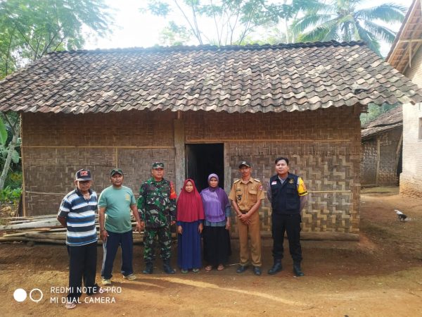 Satgas TMMD 105 Lampung Utara Bedah Dua Rumah Warga Miskin