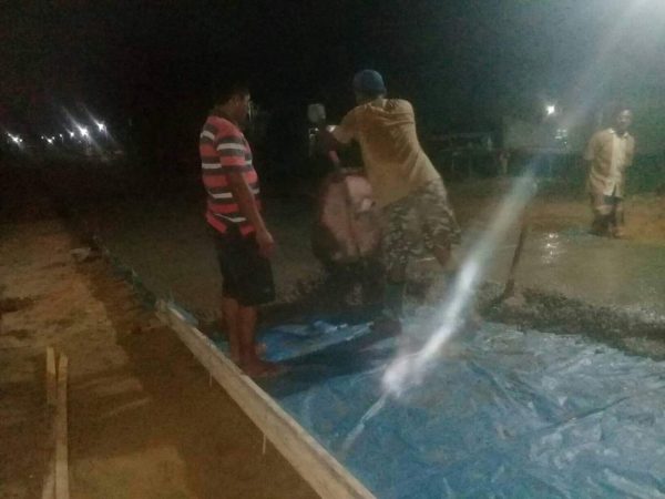 Desa Sumber Rejo Lembur Kerja Bangunan Rigit Beton 300 Meter Hingga Larut Malam