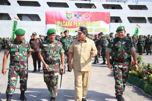 Gubernur Lampung Dampingi Kasdam II/Sriwijaya Sambut Pasukan Yonif 143