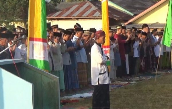 Warga Sridadi Sholat Idul Adha di Lapangan Pekon